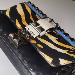 Gently used Prada crossbody bag in great condition with dust bag